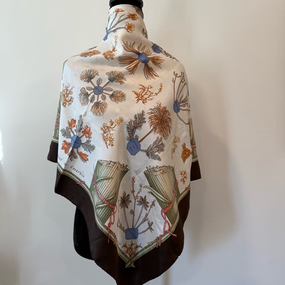 Authentic Hermes Floral Silk Scarf with Botanical Print 90x 90 cm Carre
